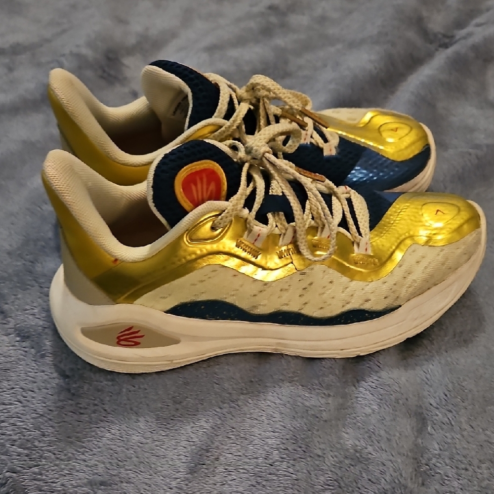 Under Armour Blue and Gold Sneakers Stephan Curry Basketball